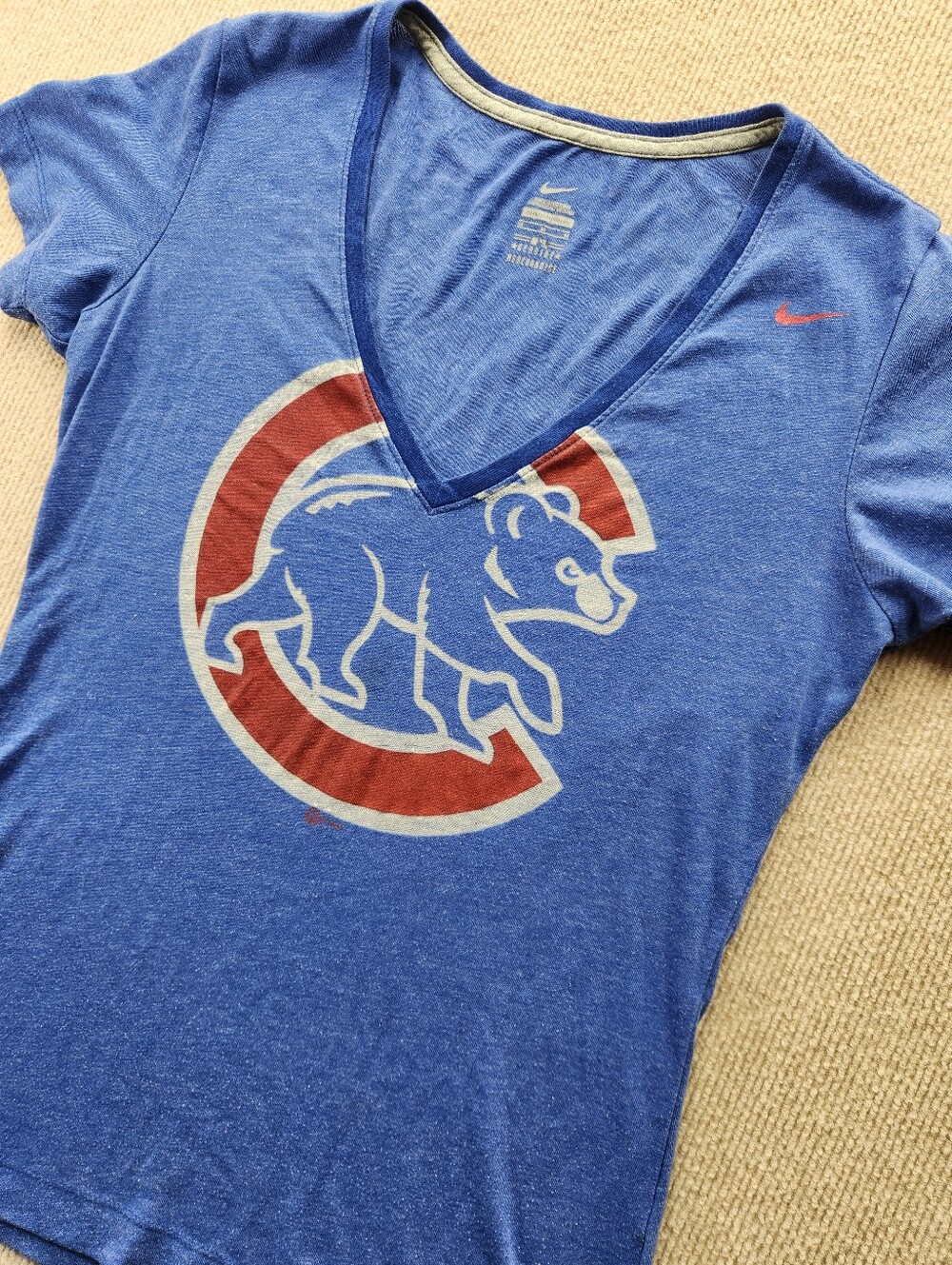 Nike Chicago Cubs MLB Baseball V-Neck Short Sleeve T-Shirt Blue Women’s Medium
